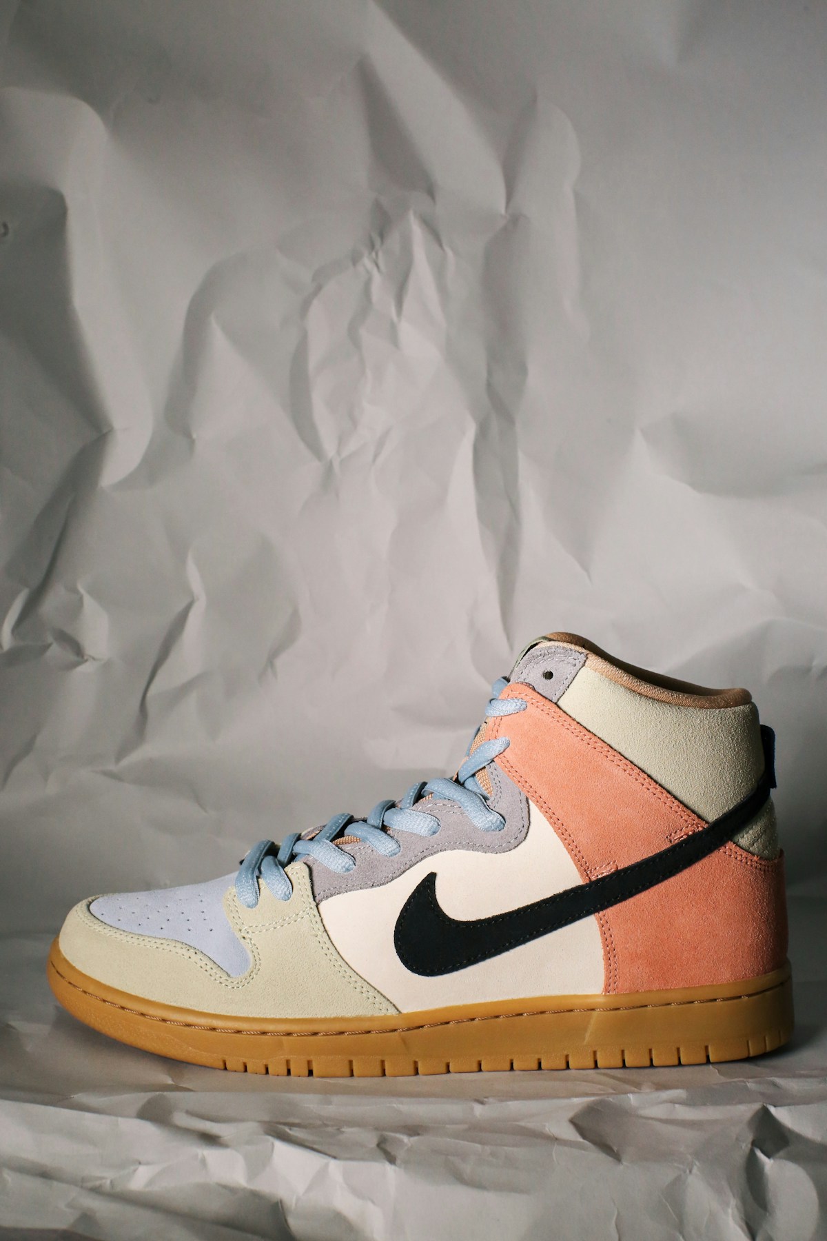 Yapay zeka ile eşleştirilen sneaker görseli